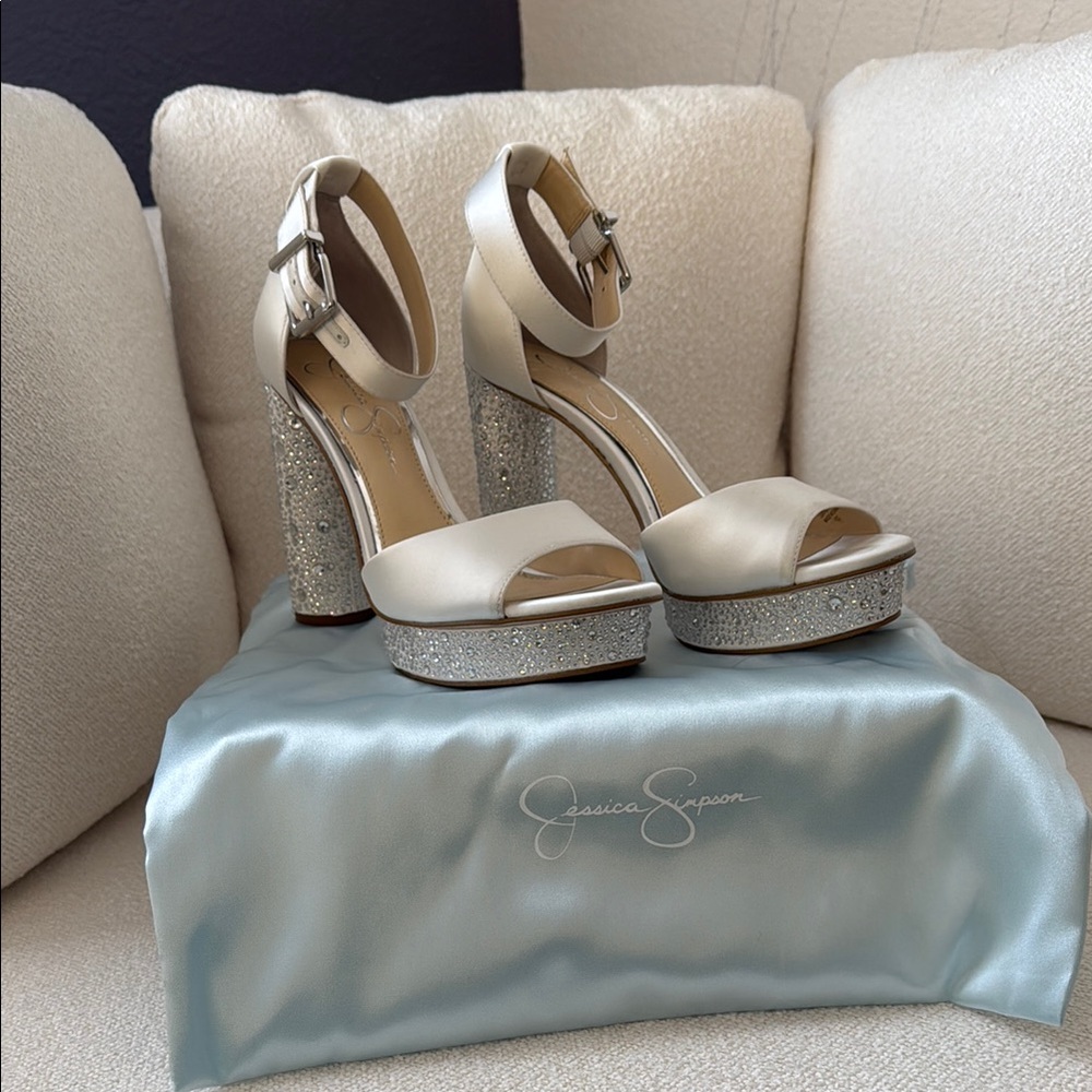 Jessica Simpson Women's Silver Platform Heels